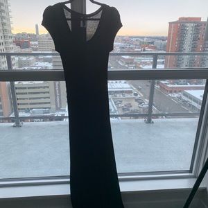 BCBGMAXAZRIA fit and flat maxi dress